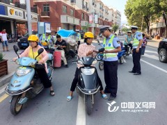 一线工人安全帽一砸就碎？电动车头盔亟需出台国家标准